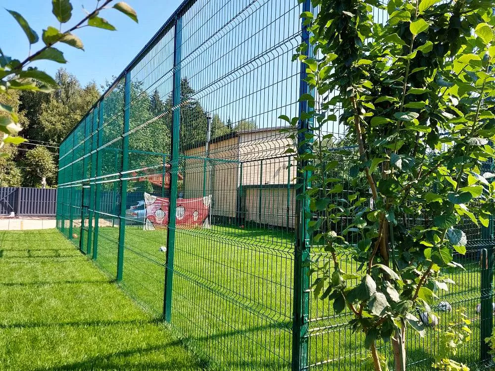 Ремонт забора при помощи крепежных клипс